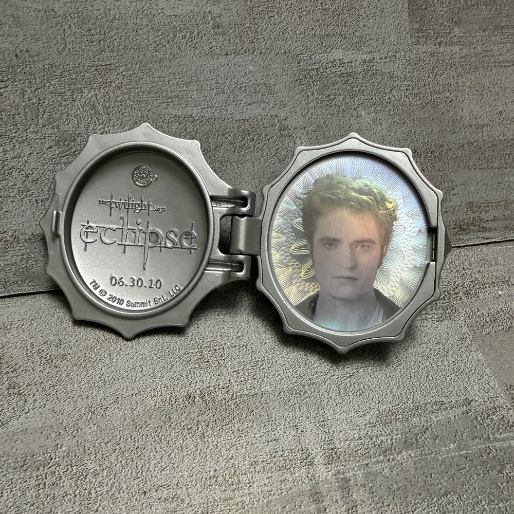 Twilight Eclipse Burger King Toy Promotion Cullen Crest‎ Locket Ring Hologram